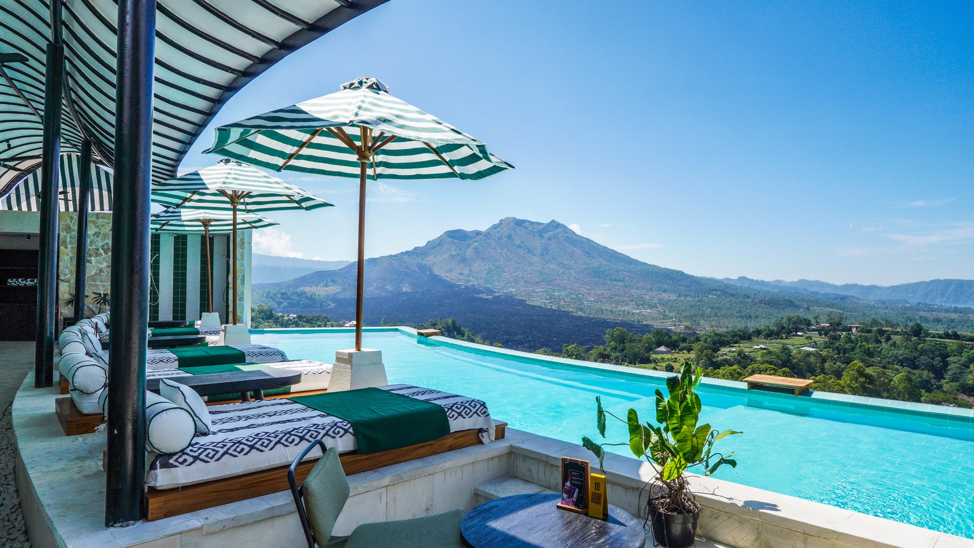 O Club Beach Club Desa Oculus Kintamani Mount Batur VIews