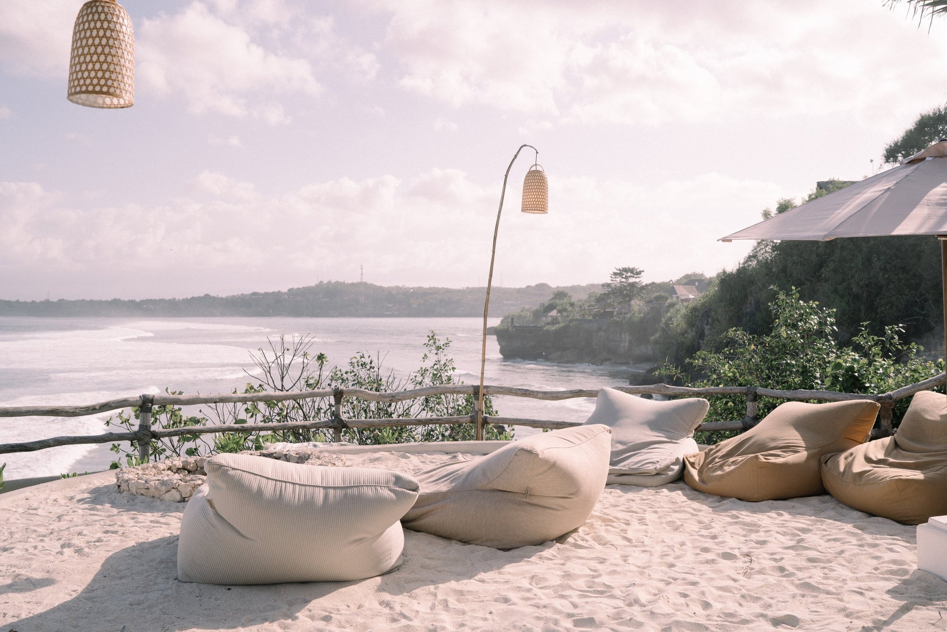 Suku Beach Club in Nusa Ceningan Bali next to Nusa Lemongan Nusa Penida